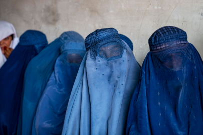 Afganistan'da kadınların özgürlük protestosuna sert müdahale!
