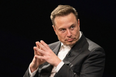 Elon Musk tarihe geçti: Dünyanın ilk dolar trilyoneri oldu