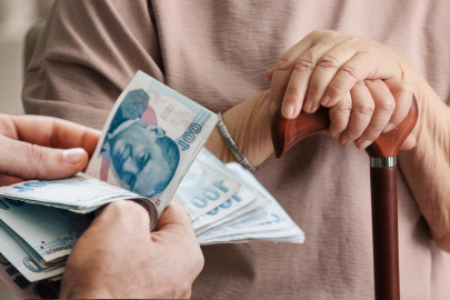 SGK'nın emekli maaşı zam farkı ödeme tarihi belli oldu