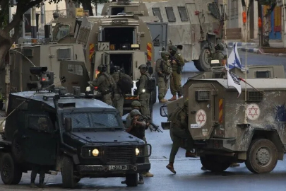 İsrailli yerleşimcilerden Nablus'a saldırı: Üç araç kundaklandı