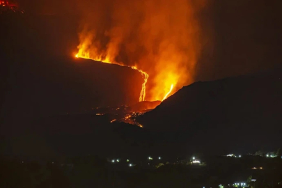 İtalya'da kriz: Etna Yanardağı patladı 