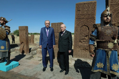 Cumhurbaşkanı Erdoğan ve Bahçeli Ahlat Selçuklu Mezarlığı'nda buluştu