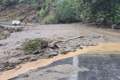 Anamur-Gazipaşa yolunda heyelan krizi