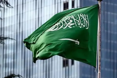 Suudi Arabistan'da Aramco tesisi ve hava üssü vuruldu
