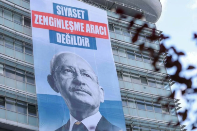 CHP Genel Merkezi’ne dikkat çeken pankart