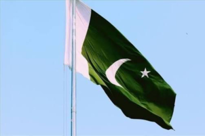 Pakistan'da kriz derinleşiyor: Polis noktasına bombalı araçla saldırdılar