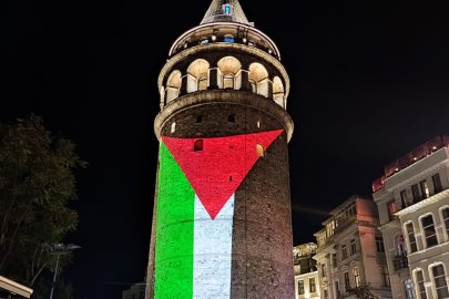 Galata Kulesi Filistin bayrağının renkleriyle aydınlatıldı