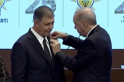 YENİ Parti'den Cemil Tugay'ın AK Parti'ye geçişine sert tepki: "Önce kendine işlem yapsın, yüzünü değiştirsin"