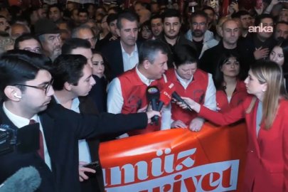 Özgür Özel Cumhuriyet Yürüyüşü'nde: "Bu millet Cumhuriyet'i yokluk içinde kurdu, varlık içinde yıkılmasına izin vermeyeceğiz"
