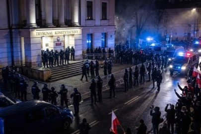 Polonya ’da 11 Yıllık İktidar Savaşı: Anayasa Mahkemesi Neden Savaş Alanına Döndü?